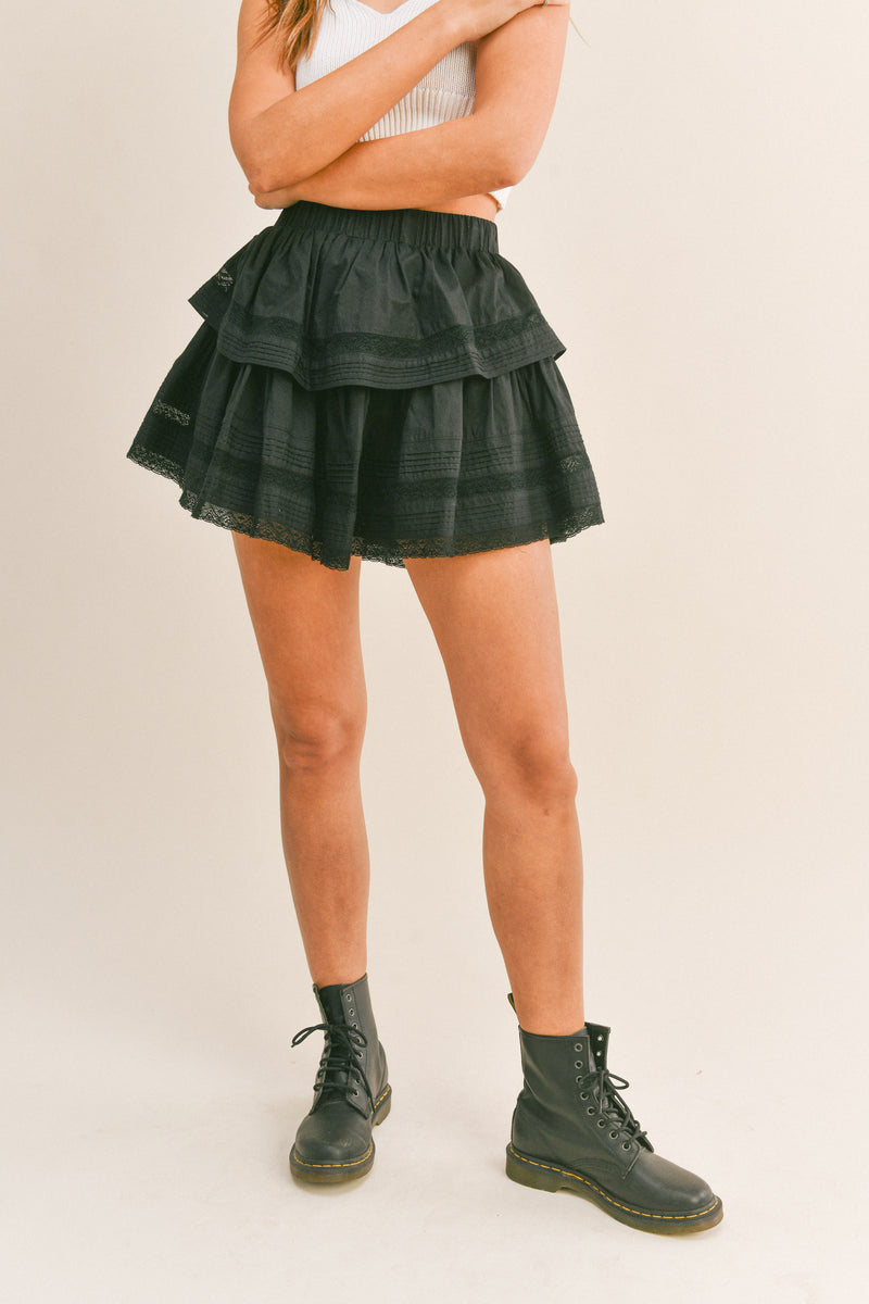 KIORA LACE TRIM TIERED MINI SKIRT