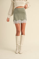 VONNI SCALLOP LACE TRIMMED SATIN MINI SKIRT