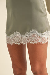 VONNI SCALLOP LACE TRIMMED SATIN MINI SKIRT