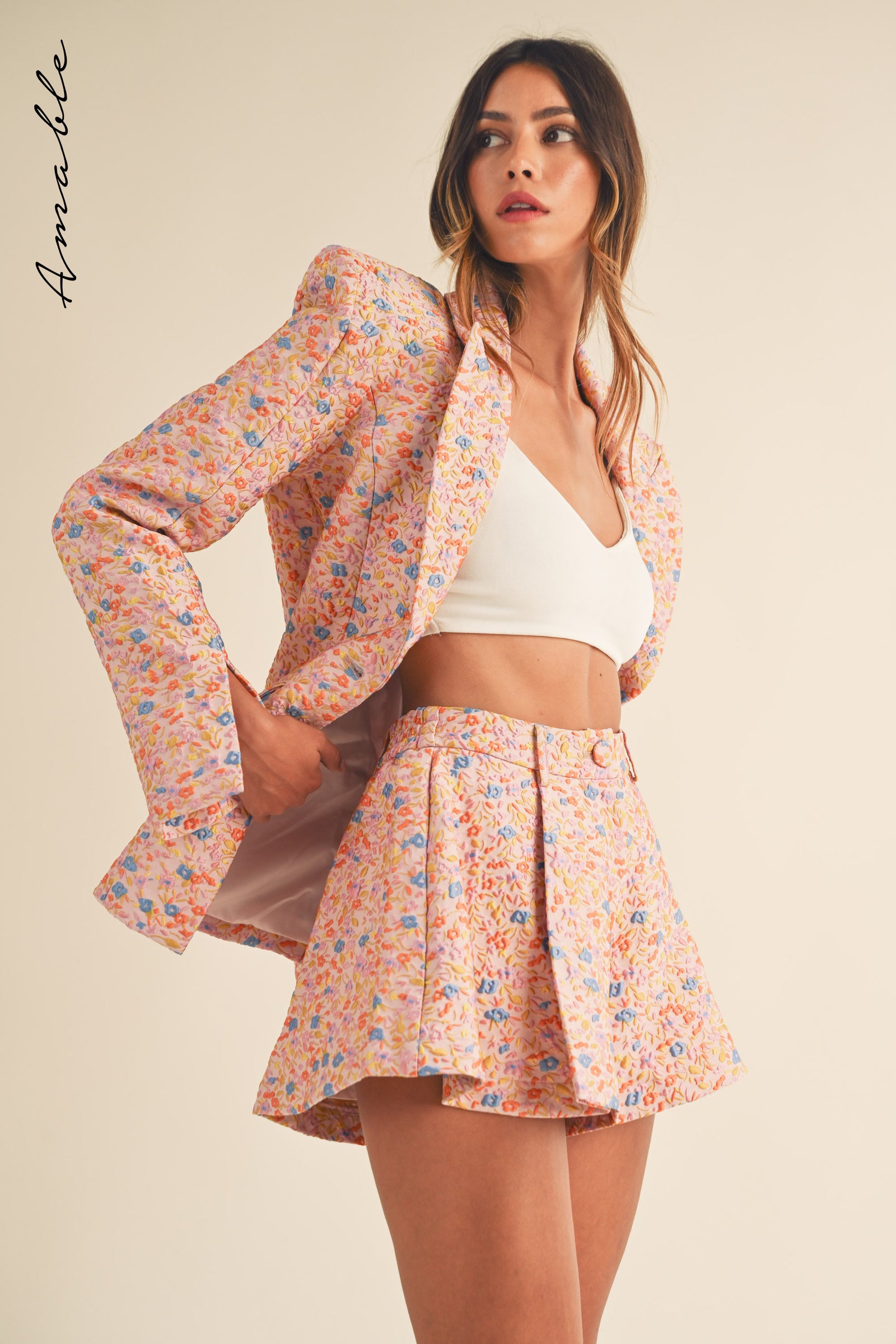 【THE MOZZ】Anna Linen Jacket & Skirt Set FLORAL JACQUARD JACKET AND SHORTS SET – Mable Clothing