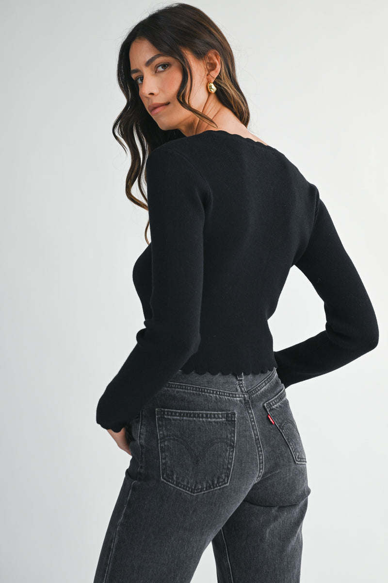 BRYNLEIGH SCALLOP EDGE V NECK KNIT TOP