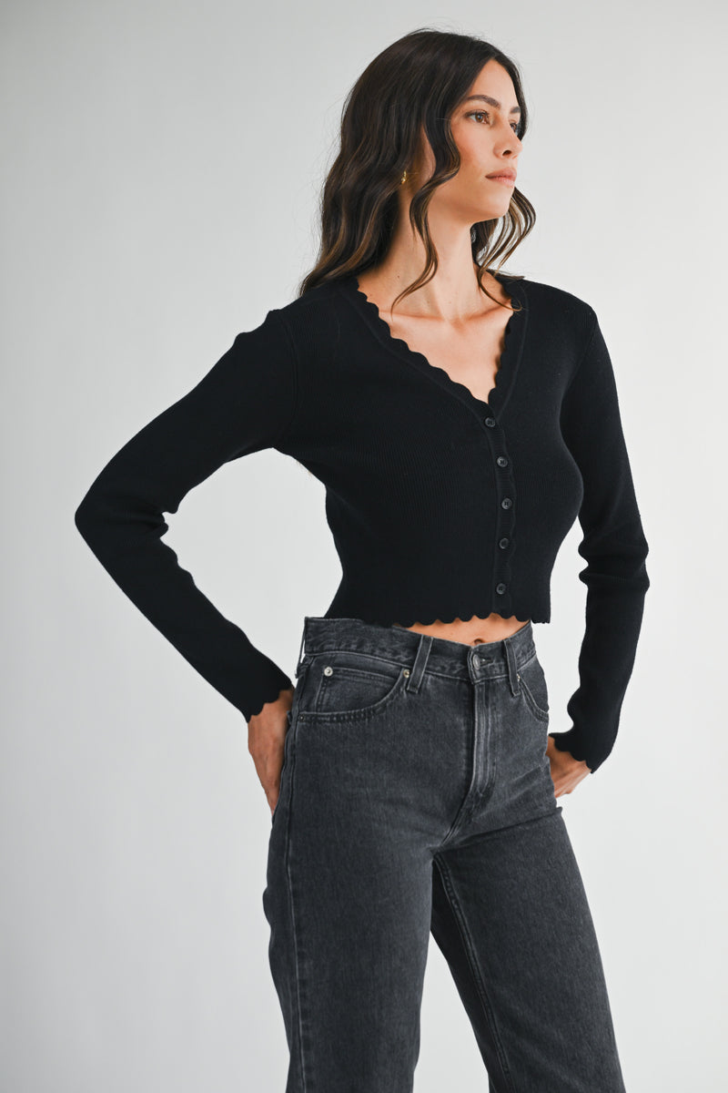 BRYNLEIGH SCALLOP EDGE V NECK KNIT TOP